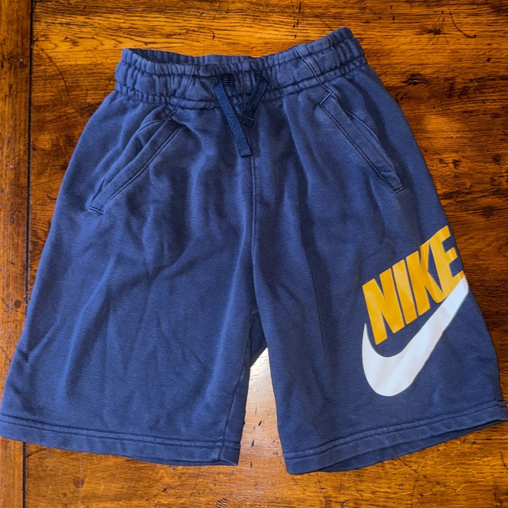 Boys Nike YL sweat shorts
